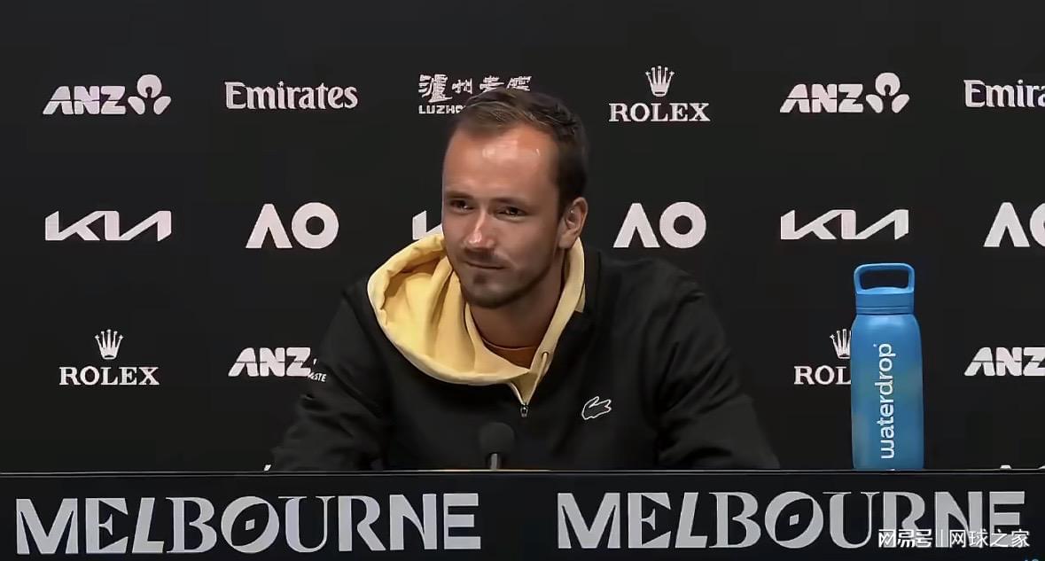 足球比赛直播-梅德韦杰夫的坚持:我从未考虑过更改国籍