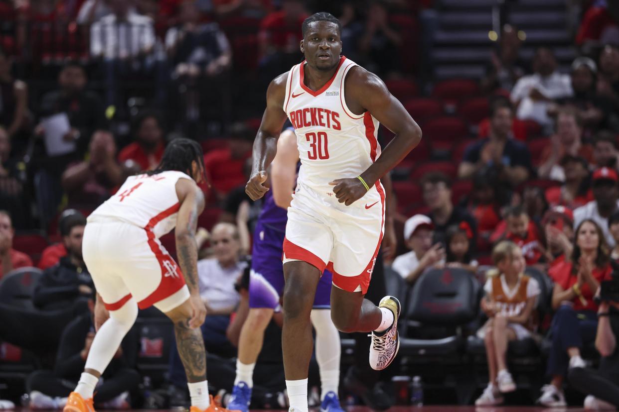 足球比分-愿做火箭队第18人?32岁控卫自荐,愿联手申京+KD!底薪就能拿下